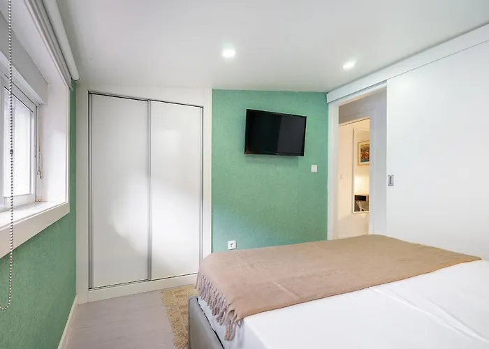 Whome Center Comfort & Stylishly Furnished *