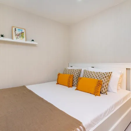 Whome Center Comfort & Stylishly Furnished