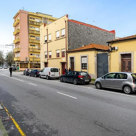 Whome Center Comfort & Stylishly Furnished דירה פורטו