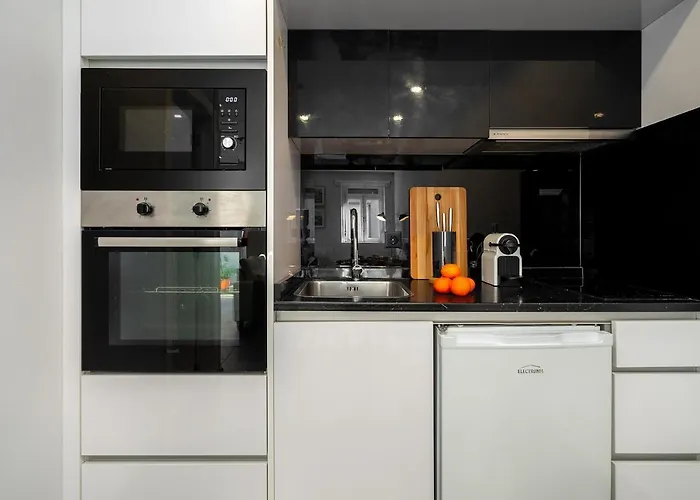 Whome Center Comfort & Stylishly Furnished *